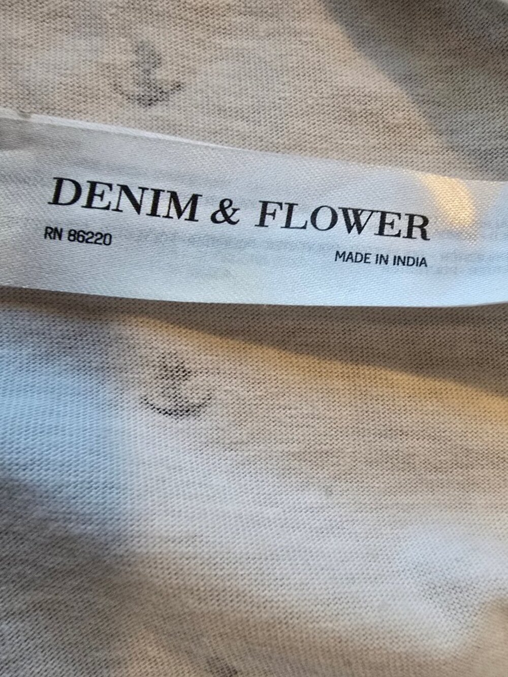 Denim and Flower white T shirt with anker pattern size large - Picture 4 of 6